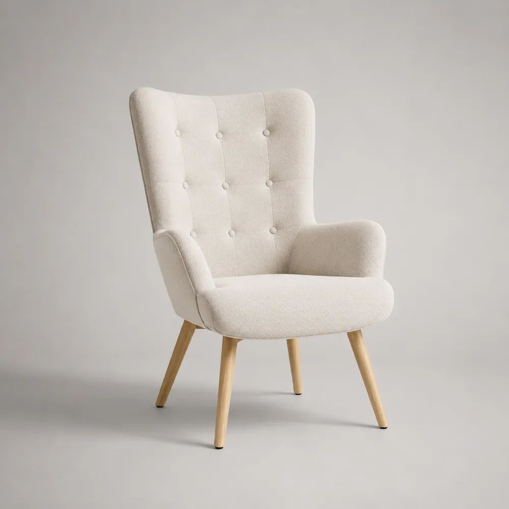 Poltrona imbottita in tessuto crema con schienale alto capitonné e gambe in legno, 75 x 82 x 100 cm